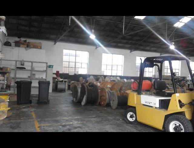 610M² FACTORY RENTED IN PAARDEN EILAND
